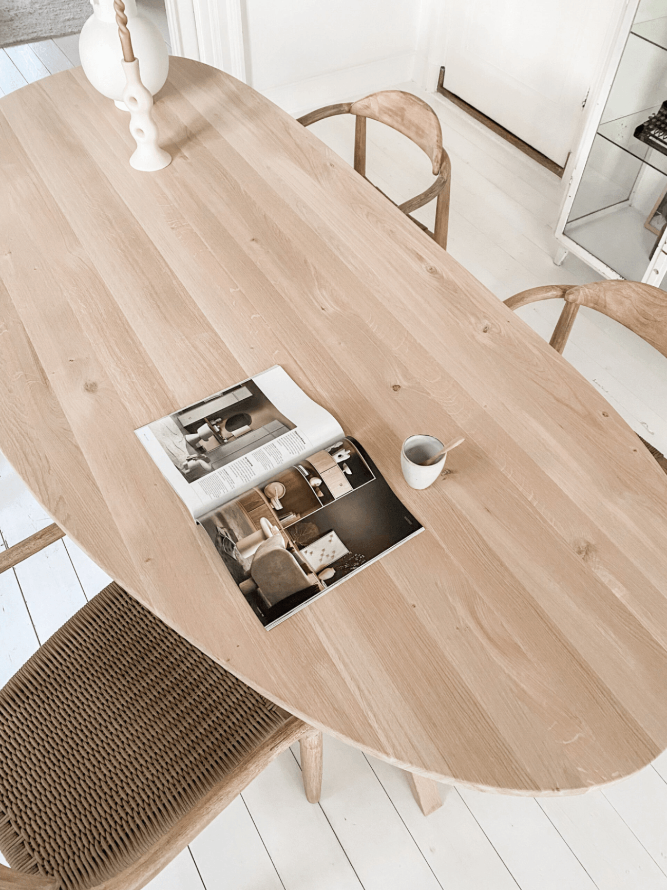 Detail organische eiken tafel